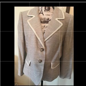 Beautiful like new tweed blazer cream 14